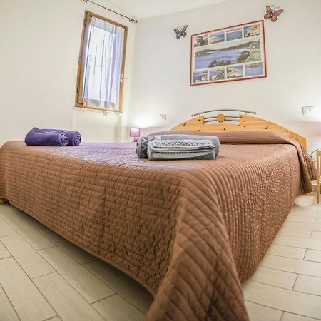 Purple House, 30M To Beach Pula Buitenkant foto